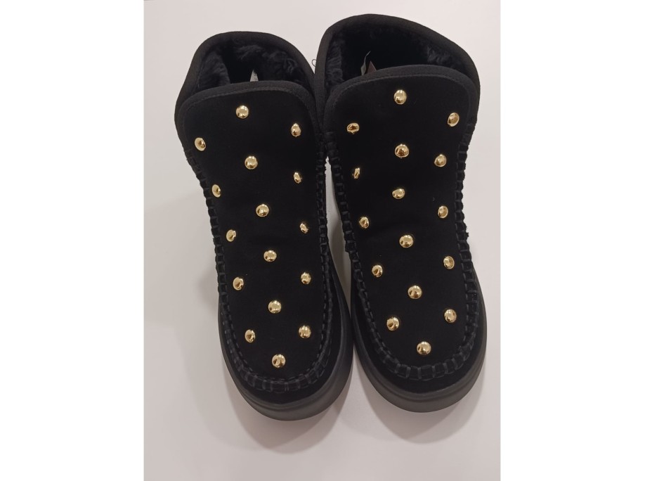 Bota baja con tachuelas. Gioseppo.