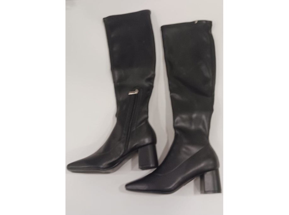 Bota mosquitera negro napa.