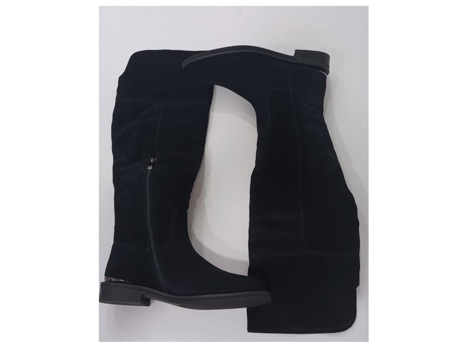 Bota negra ante. Alma en pena.